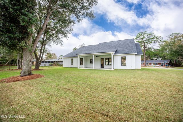 6345 Langland Drive, Ocean Springs, MS 39564
