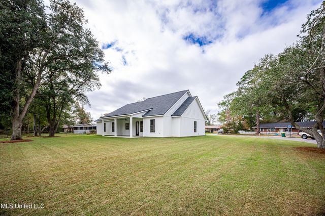 6345 Langland Drive, Ocean Springs, MS 39564
