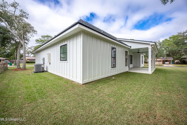 6345 Langland Drive, Ocean Springs, MS 39564