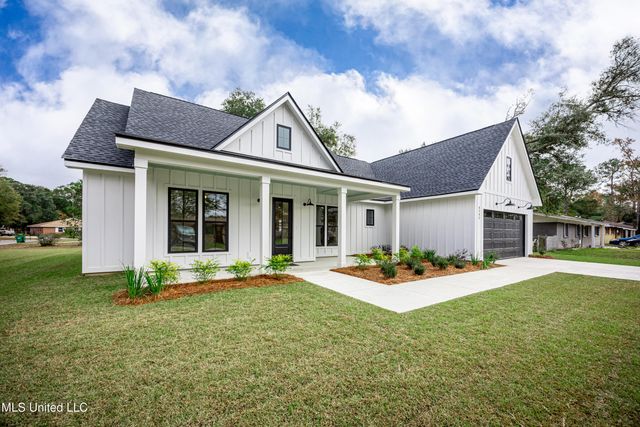 6345 Langland Drive, Ocean Springs, MS 39564