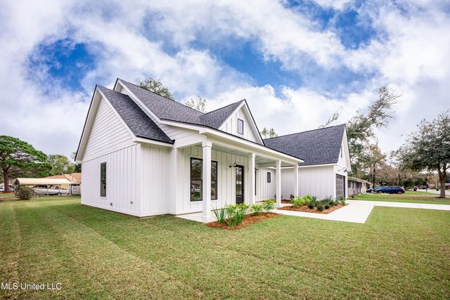 6345 Langland Drive, Ocean Springs, MS 39564