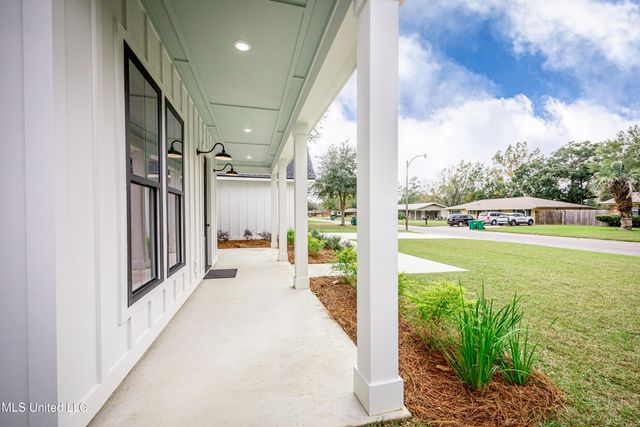 6345 Langland Drive, Ocean Springs, MS 39564