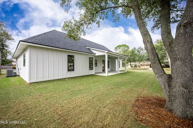 6345 Langland Drive, Ocean Springs, MS 39564