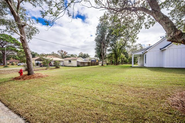 6345 Langland Drive, Ocean Springs, MS 39564