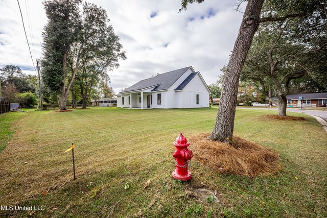 6345 Langland Drive, Ocean Springs, MS 39564