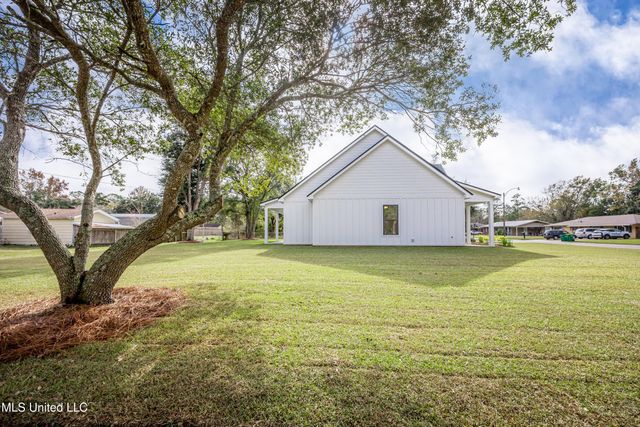 6345 Langland Drive, Ocean Springs, MS 39564