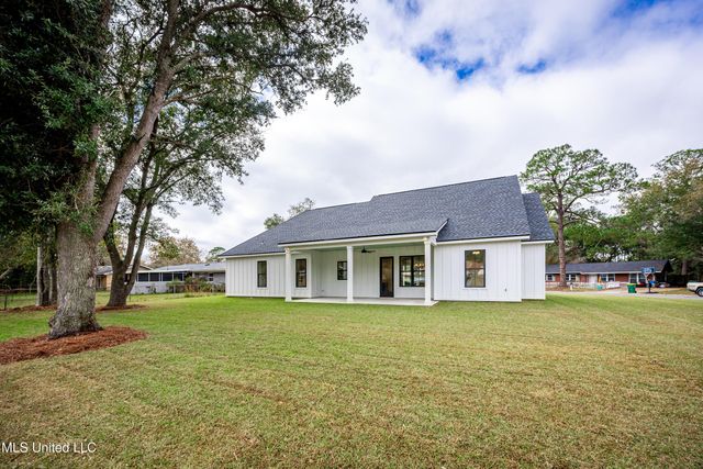 6345 Langland Drive, Ocean Springs, MS 39564