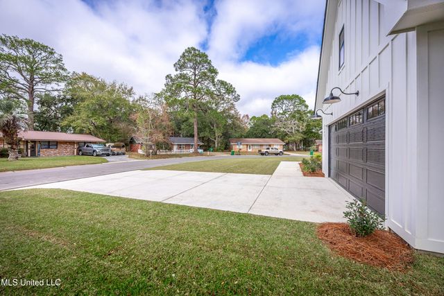 6345 Langland Drive, Ocean Springs, MS 39564