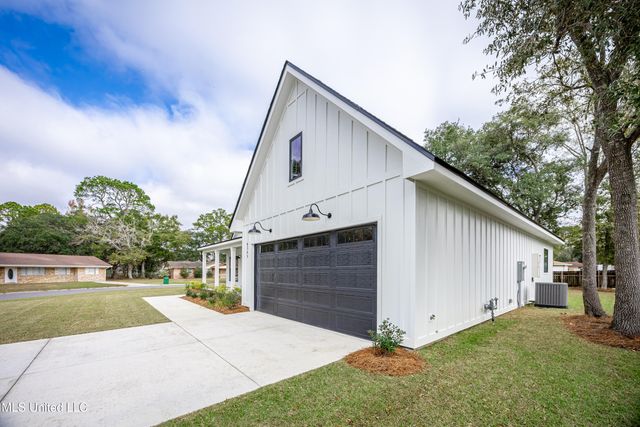 6345 Langland Drive, Ocean Springs, MS 39564