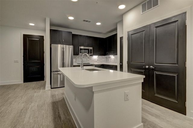 6400 Washington Street Avenue 323, Houston, TX 77007