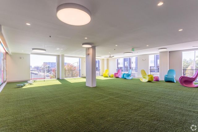 6400 Washington Street Avenue 323, Houston, TX 77007