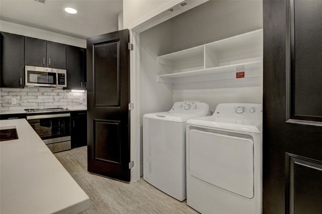 6400 Washington Street Avenue 323, Houston, TX 77007