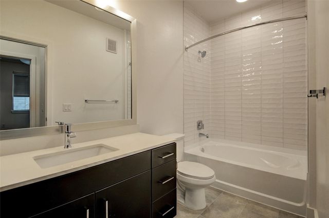 6400 Washington Street Avenue 323, Houston, TX 77007