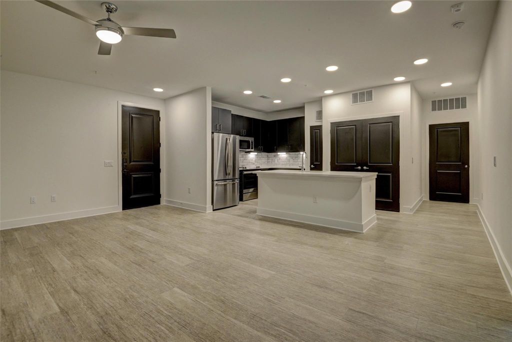 6400 Washington Street Avenue 323, Houston, TX 77007