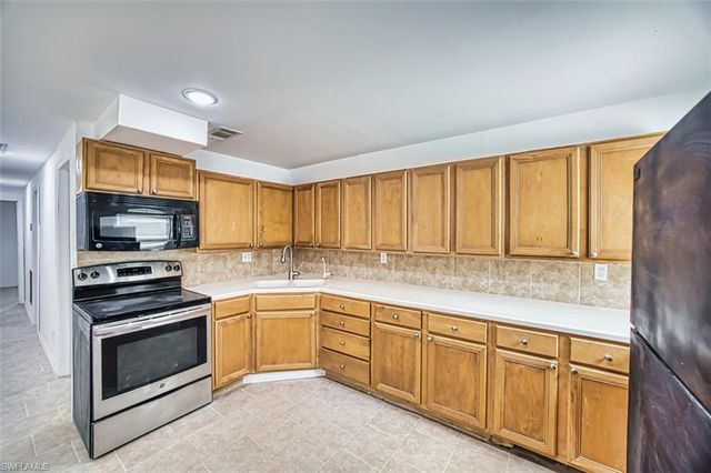 2727 48th ST SW, Lehigh Acres, FL 33976