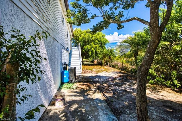 2727 48th ST SW, Lehigh Acres, FL 33976