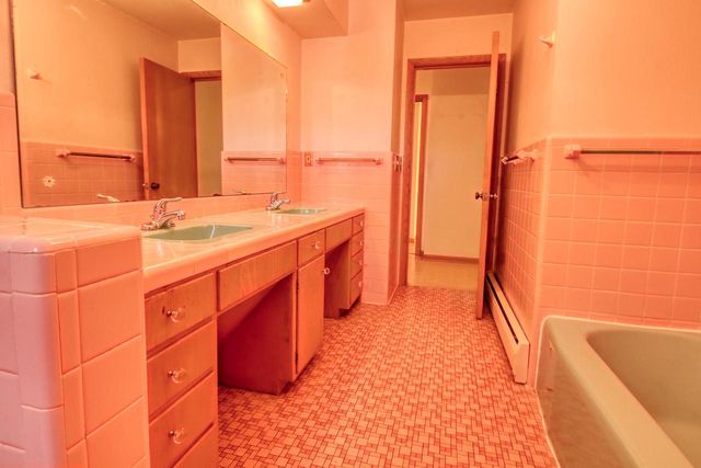 1000 17th AVENUE, South Milwaukee, WI 53172