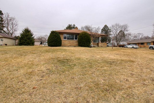 1000 17th AVENUE, South Milwaukee, WI 53172