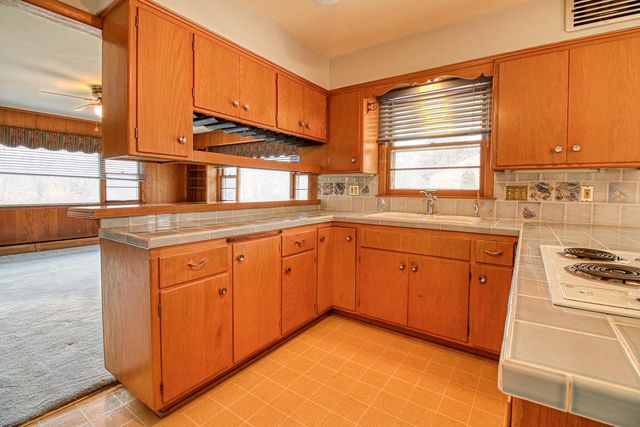 1000 17th AVENUE, South Milwaukee, WI 53172