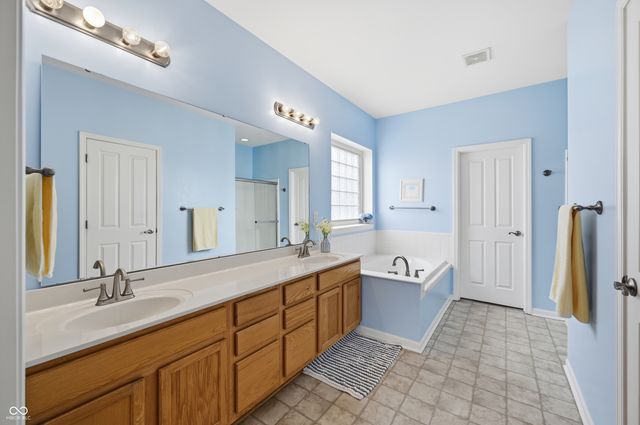 7851 Friends Creek, Avon, IN 46123