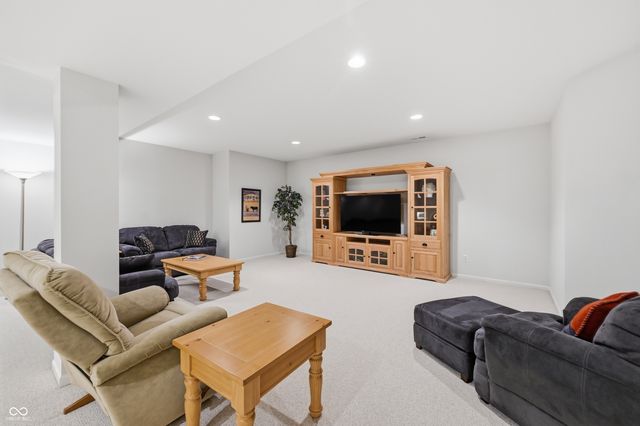 7851 Friends Creek, Avon, IN 46123