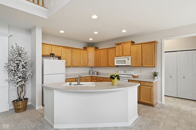 7851 Friends Creek, Avon, IN 46123