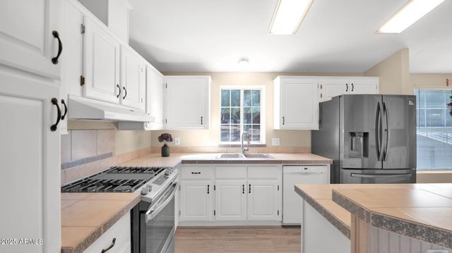 37705 N 16TH Street, Phoenix, AZ 85086