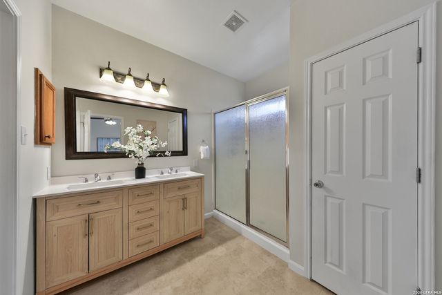 8406 Feather Trl, Helotes, TX 78023