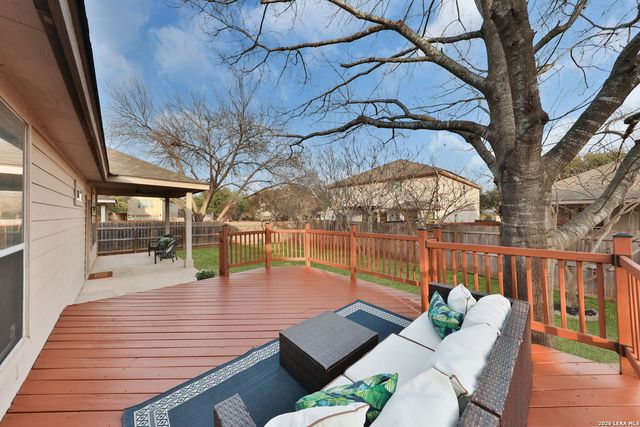 8406 Feather Trl, Helotes, TX 78023