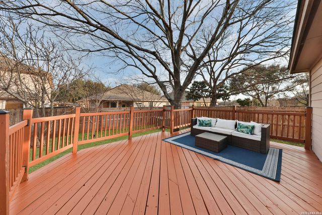 8406 Feather Trl, Helotes, TX 78023