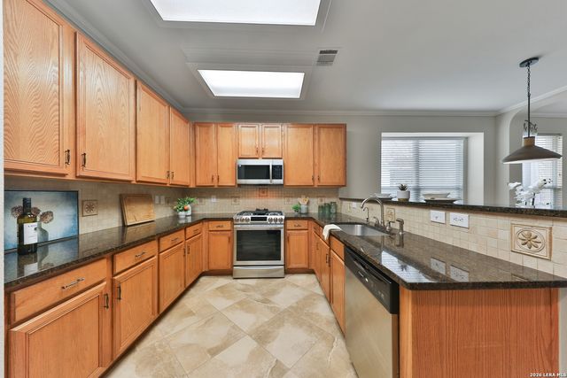 8406 Feather Trl, Helotes, TX 78023