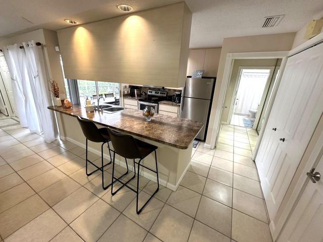 1702 Silverleaf Oak Court, Palm Beach Gardens, FL 33410