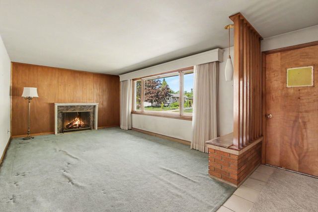 725 S East Street, Crown Point, IN 46307