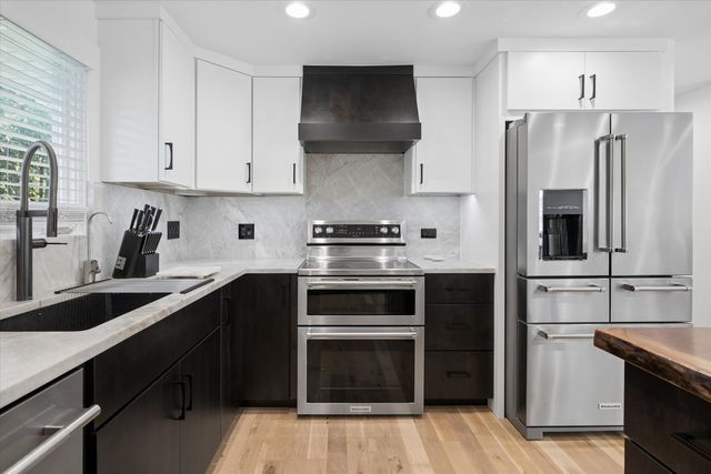 912 Cornell Lane, Schaumburg, IL 60193