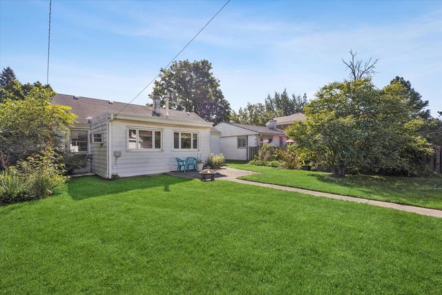 3922 Elm Avenue, Brookfield, IL 60513