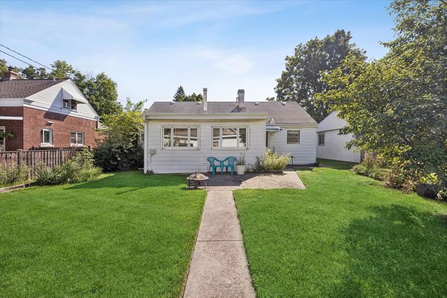 3922 Elm Avenue, Brookfield, IL 60513
