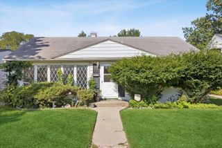 3922 Elm Avenue, Brookfield, IL 60513