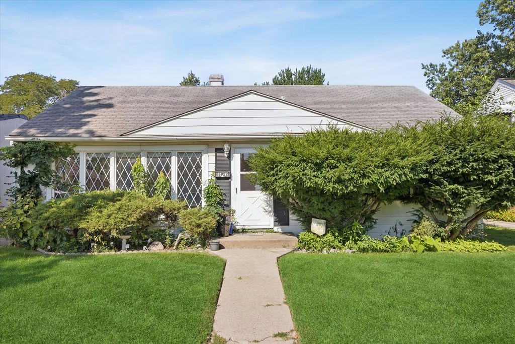 3922 Elm Avenue, Brookfield, IL 60513