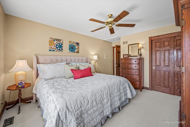 554 W Rosiland Drive N, Palatine, IL 60074