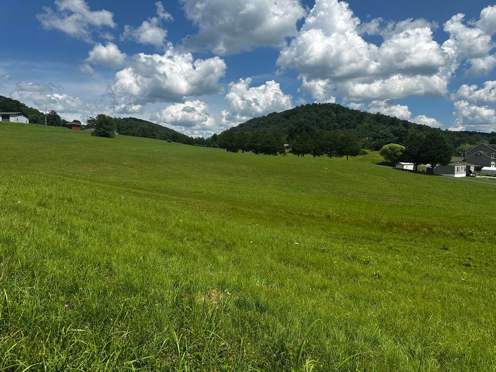 9999 Cannon Lake Road, Cannon, KY 40923