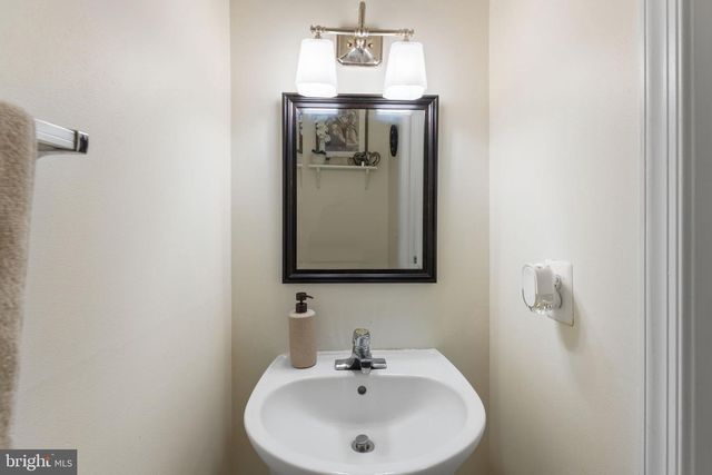 46930 COURTYARD SQ, Sterling, VA 20164