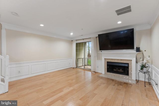 46930 COURTYARD SQ, Sterling, VA 20164