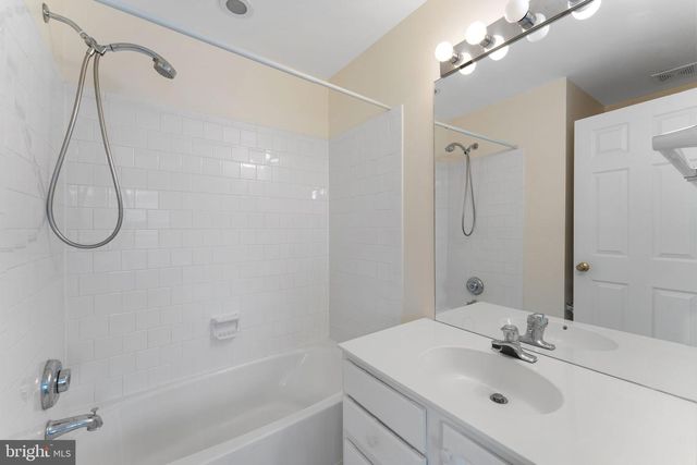 46930 COURTYARD SQ, Sterling, VA 20164