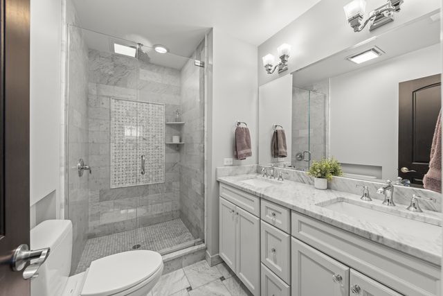 5009 W Catalpa Avenue, Chicago, IL 60630