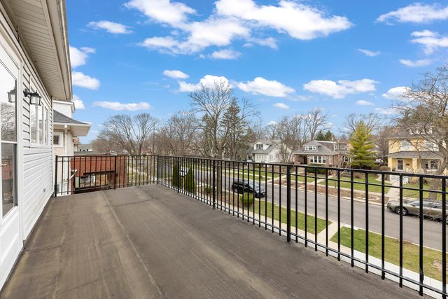 5009 W Catalpa Avenue, Chicago, IL 60630