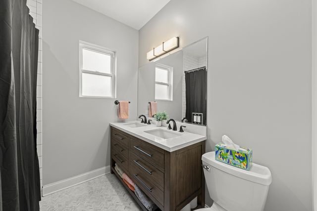 5009 W Catalpa Avenue, Chicago, IL 60630