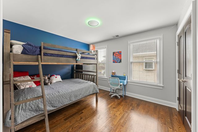 5009 W Catalpa Avenue, Chicago, IL 60630