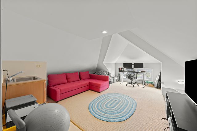 5009 W Catalpa Avenue, Chicago, IL 60630