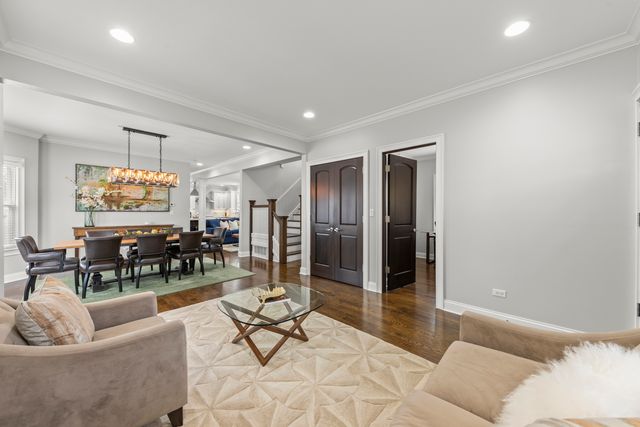 5009 W Catalpa Avenue, Chicago, IL 60630