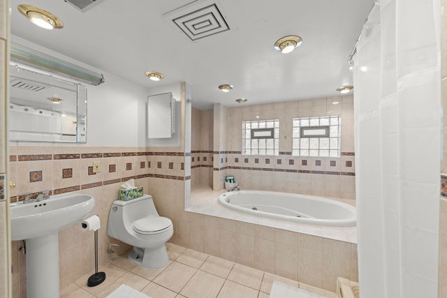 5009 W Catalpa Avenue, Chicago, IL 60630